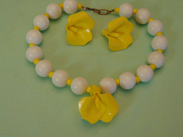 60s Lucite Flower Necklace & Clip Earring Set: Holland Garden Style