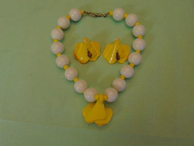 60s Lucite Flower Necklace & Clip Earring Set: Holland Garden Style