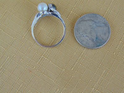 14KT White Gold Pearl & Hematite Estate Ring: Diamond Accent