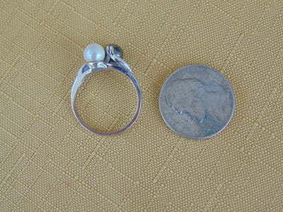 14KT White Gold Pearl & Hematite Estate Ring: Diamond Accent