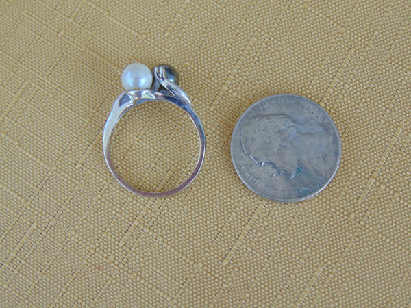 14KT White Gold Pearl & Hematite Estate Ring: Diamond Accent