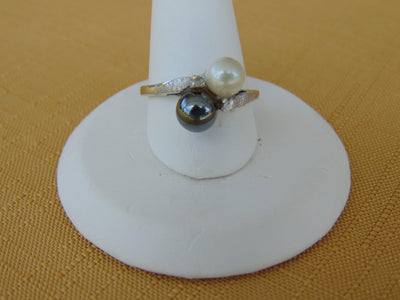 14KT White Gold Pearl & Hematite Estate Ring: Diamond Accent