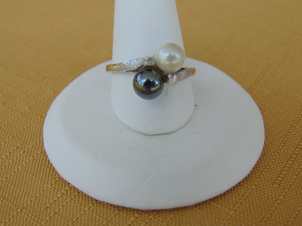 14KT White Gold Pearl & Hematite Estate Ring: Diamond Accent