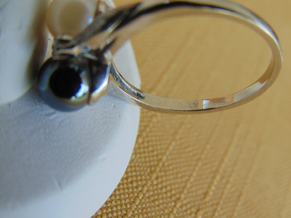 14KT White Gold Pearl & Hematite Estate Ring: Diamond Accent