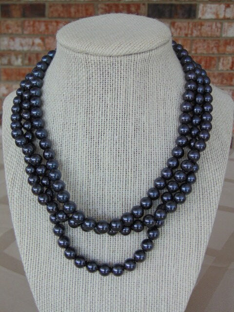 Elizabeth Taylor Midnight Romance Black Pearl Three Strand Necklace