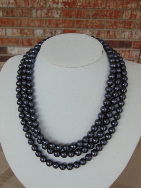 Elizabeth Taylor Midnight Romance Black Pearl Three Strand Necklace