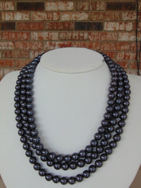 Elizabeth Taylor Midnight Romance Black Pearl Three Strand Necklace