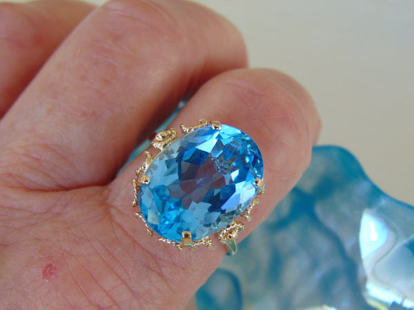 10K Gold Natural Blue Topaz Ring - Size 9.75