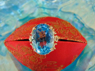 10K Gold Natural Blue Topaz Ring - Size 9.75