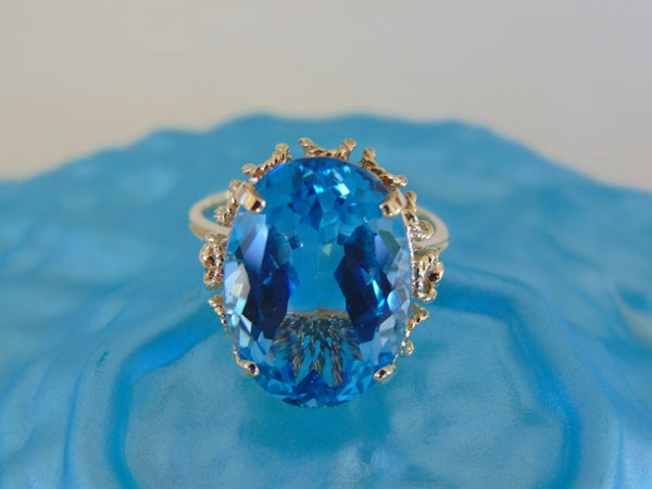 10K Gold Natural Blue Topaz Ring - Size 9.75