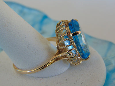 10K Gold Natural Blue Topaz Ring - Size 9.75