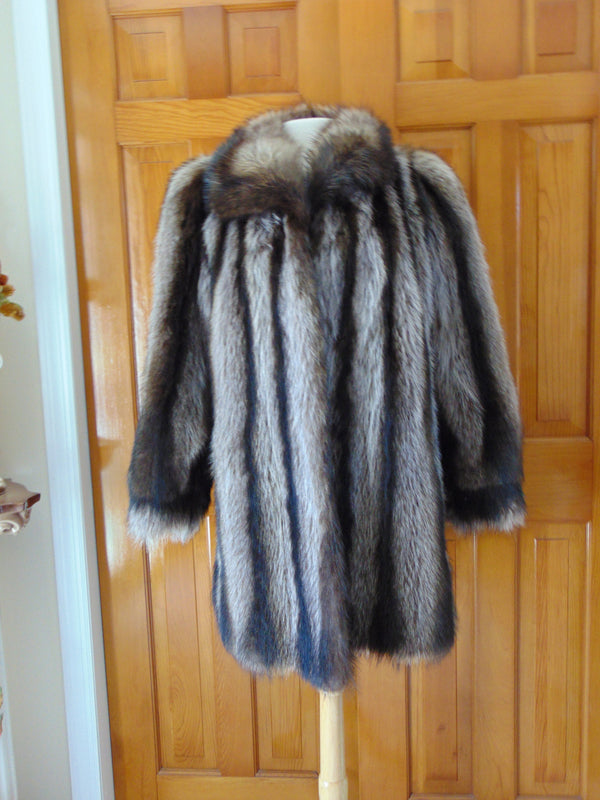 Vintage Raccoon Fur Stroller Coat: Striped Soft Fur, Pockets (Bust 46")