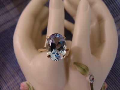 14K Yellow Gold Light Blue Topaz Oval Solitaire Ring - Size 6 1/2