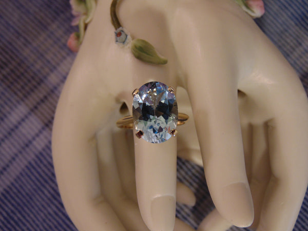 14K Yellow Gold Light Blue Topaz Oval Solitaire Ring - Size 6 1/2