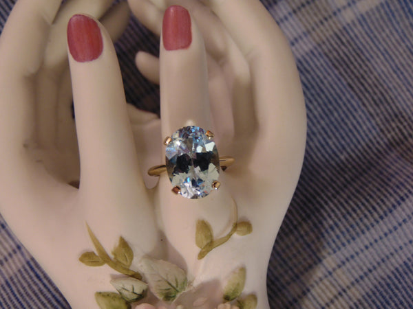 14K Yellow Gold Light Blue Topaz Oval Solitaire Ring - Size 6 1/2