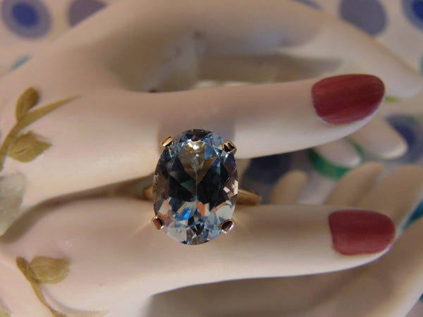 14K Yellow Gold Light Blue Topaz Oval Solitaire Ring - Size 6 1/2