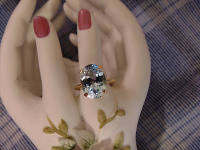 14K Yellow Gold Light Blue Topaz Oval Solitaire Ring - Size 6 1/2