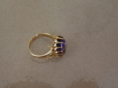 14K Yellow Gold Oval Amethyst Ring - Size 5.5