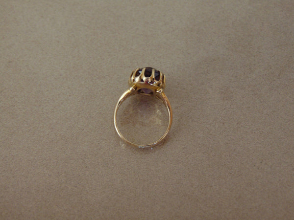 14K Yellow Gold Oval Amethyst Ring - Size 5.5