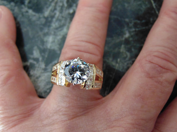14K Yellow Gold CZ Ring: Multi Stone Solitaire, Size 7.75