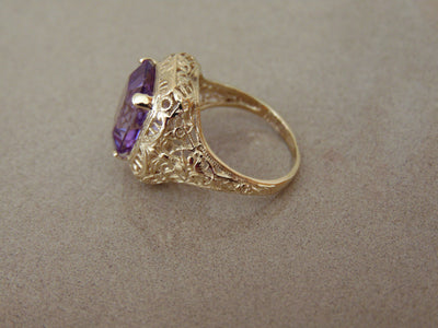 10Kt Yellow Gold Synthetic Amethyst Ring: Art Deco Filigree