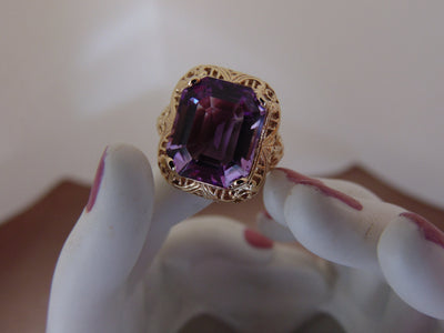 10Kt Yellow Gold Synthetic Amethyst Ring: Art Deco Filigree