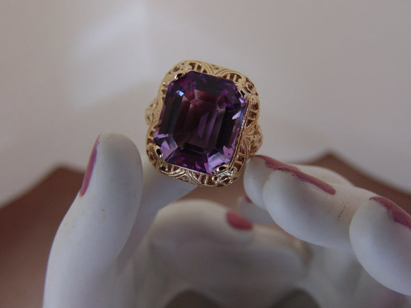 10Kt Yellow Gold Synthetic Amethyst Ring: Art Deco Filigree