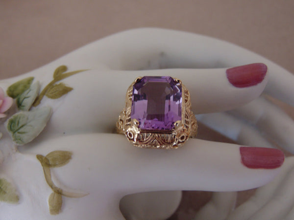 10Kt Yellow Gold Synthetic Amethyst Ring: Art Deco Filigree
