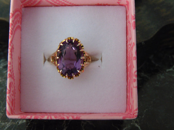 14K Yellow Gold Oval Amethyst Ring - Size 5.5