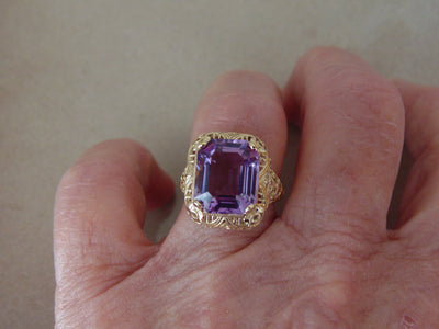 10Kt Yellow Gold Synthetic Amethyst Ring: Art Deco Filigree