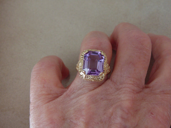 10Kt Yellow Gold Synthetic Amethyst Ring: Art Deco Filigree