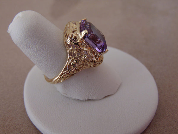 10Kt Yellow Gold Synthetic Amethyst Ring: Art Deco Filigree