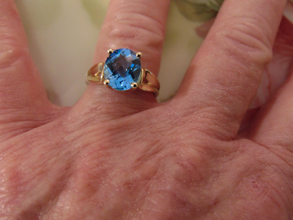 Vintage 14K Gold Blue Topaz Ring - Checkerboard Cut