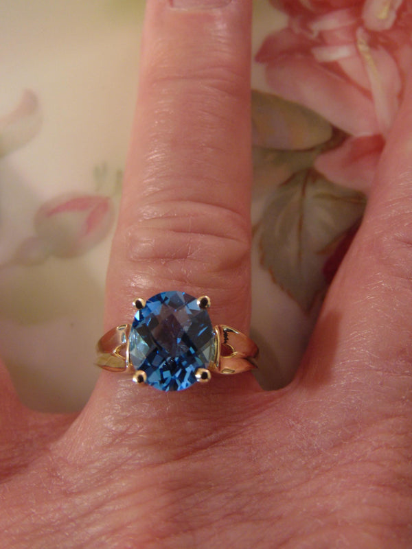 Vintage 14K Gold Blue Topaz Ring - Checkerboard Cut