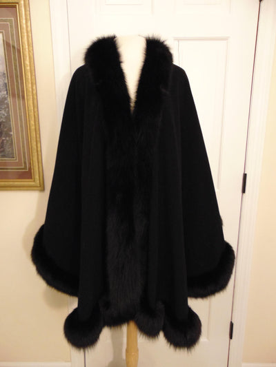 Vintage 1970s Wool Cape with Fox Fur Trim