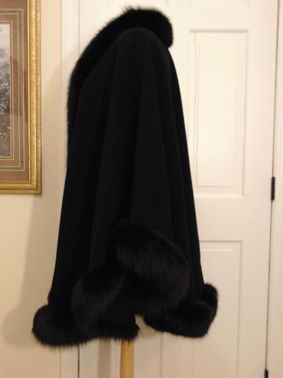 Vintage 1970s Wool Cape with Fox Fur Trim