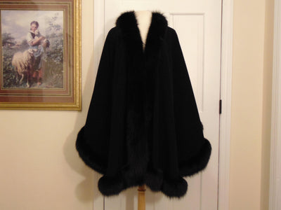 Vintage 1970s Wool Cape with Fox Fur Trim