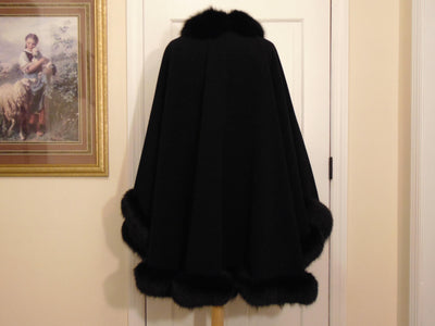 Vintage 1970s Wool Cape with Fox Fur Trim