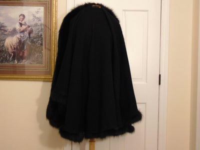 Vintage 1970s Wool Cape with Fox Fur Trim
