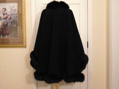 Vintage 1970s Wool Cape with Fox Fur Trim