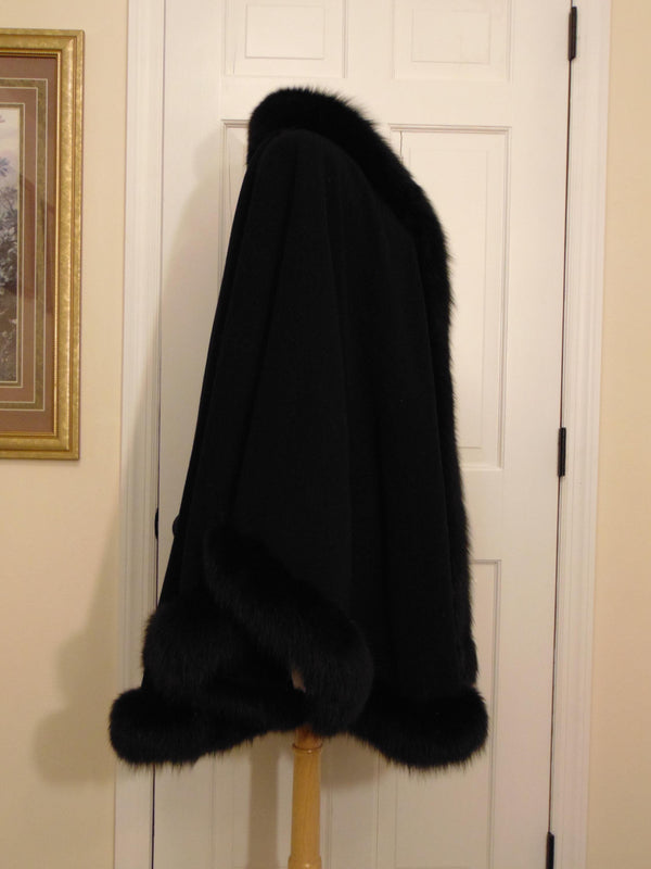 Vintage 1970s Wool Cape with Fox Fur Trim
