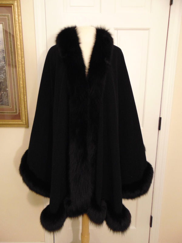 Vintage 1970s Wool Cape with Fox Fur Trim