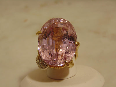 60Ct Natural Kunzite Diamond Ring: 18Kt Gold Twisted Vine Statement Ring