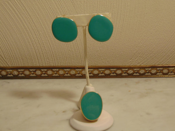 Kenneth Jay Lane Goldtone Faux Turquoise Ring An Interior Adjuster Sized 5-8 Matching Clip Earrings