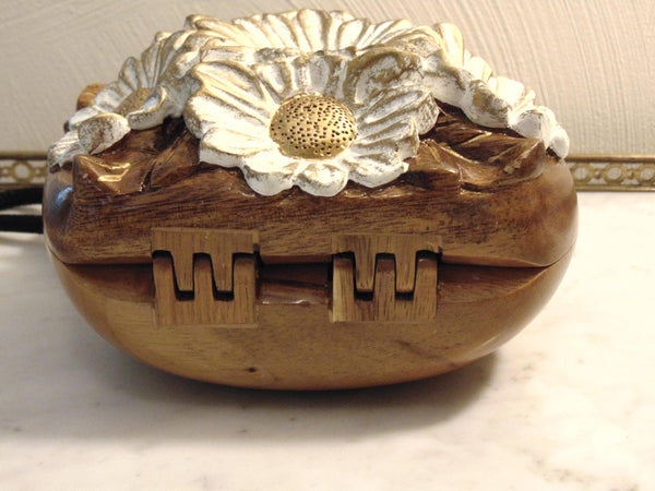 Wooden Timmy Woods White Flowers Purse, Spring, Summer Purses, Wedding Floral Purse