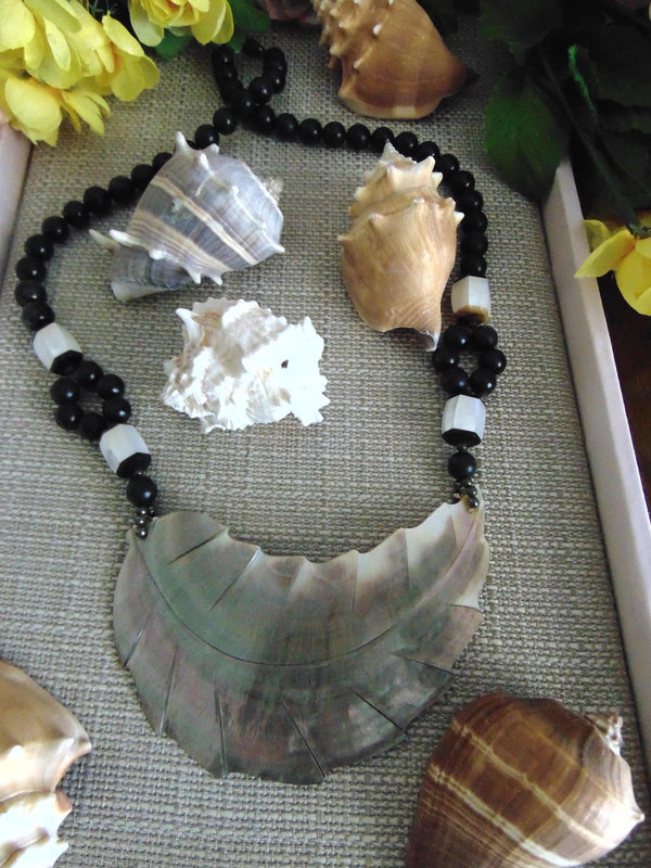 Seashell Necklace, Summer Resort Jewelry, Patio Party Fashion Necklace