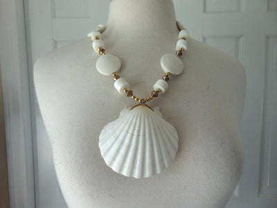 Seashell Necklace For Cruises-Resort Wear-Beach Or Island Vacations-Lilly Pulitzer Fashion-Summer Weddings-Pool Parties-Dinners-Patio Partys