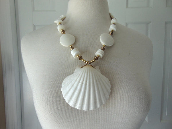 Seashell Necklace For Cruises-Resort Wear-Beach Or Island Vacations-Lilly Pulitzer Fashion-Summer Weddings-Pool Parties-Dinners-Patio Partys